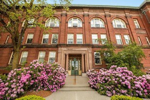 Building Photo - 48 Forest St