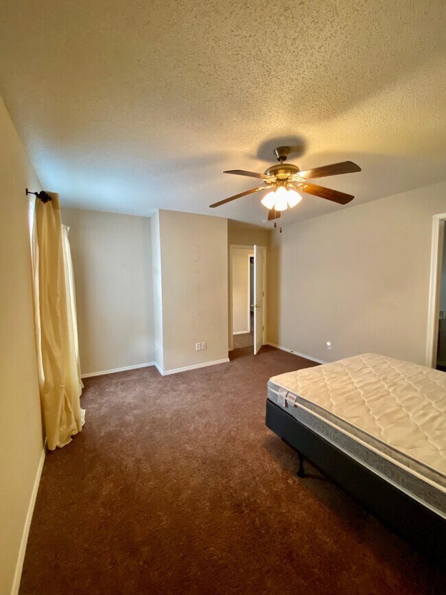 Building Photo - 14214 Lasso Rock Dr