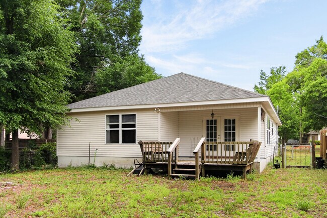Building Photo - 203 8th Ave