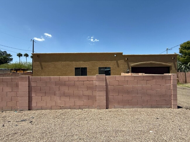 Building Photo - 3041 N Euclid Ave