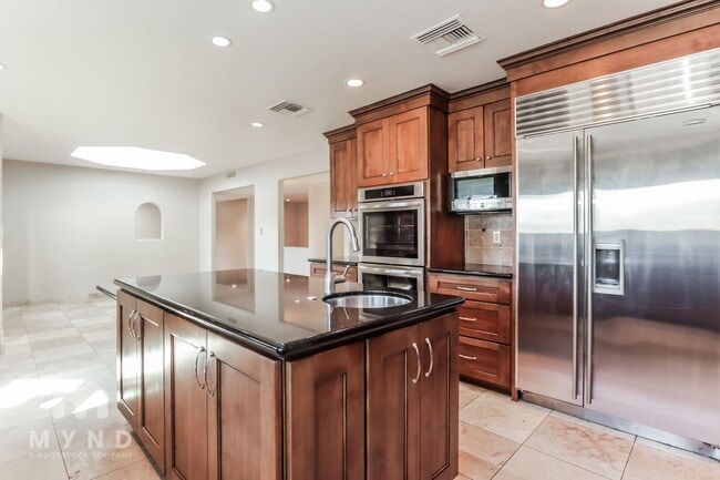 Building Photo - 5727 N PSO Ventoso