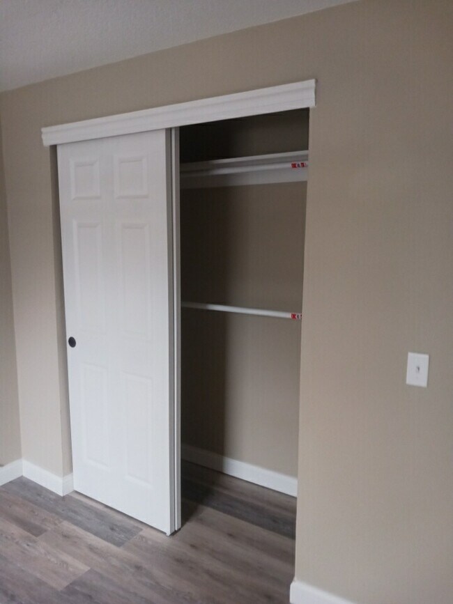 Building Photo - 430 Sara St