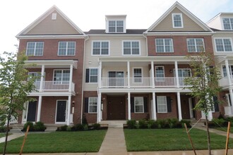 Building Photo - Beautiful Penn Square Townhome in Lansdale...