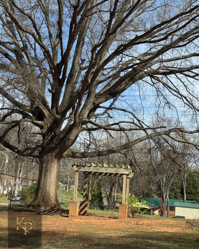 Building Photo - 2230 Independence Rd