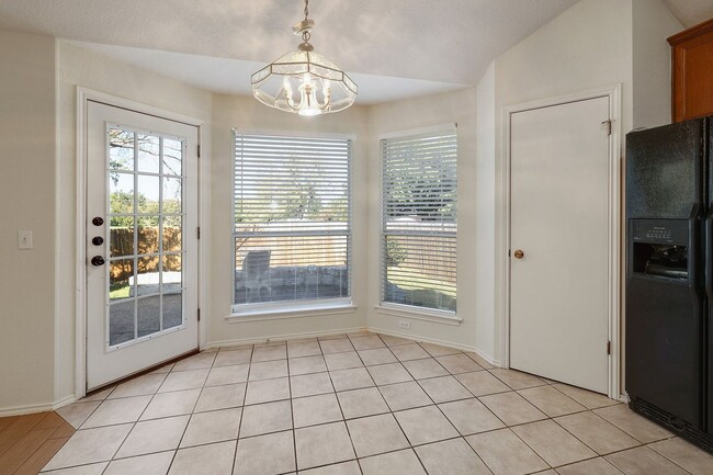 Building Photo - Beautiful in Brushy Creek!