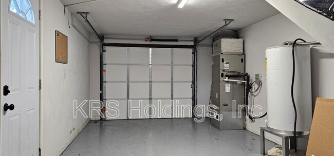 Building Photo - 2536 Roundtree Cir