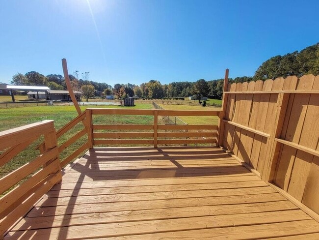 Building Photo - 542 Loop Rd