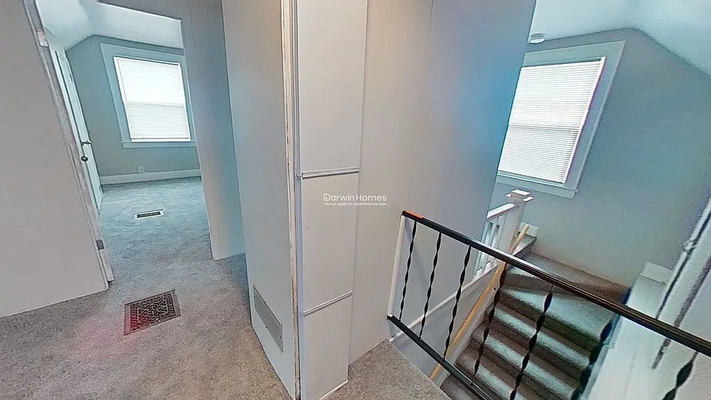 Building Photo - 529 E Victoria St