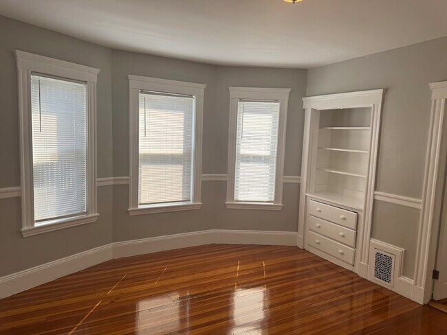 Building Photo - 51 Withington St