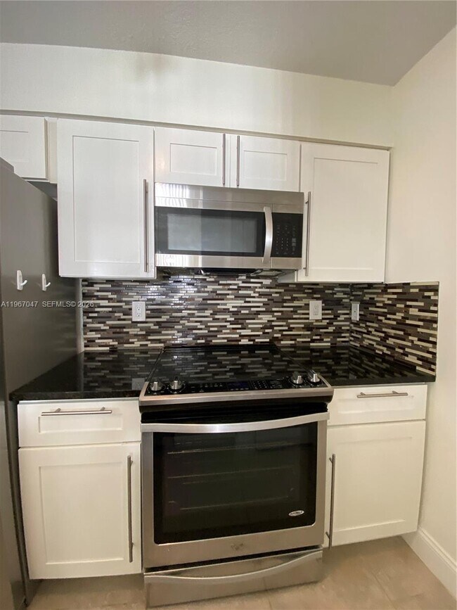 Building Photo - 2841 N Oakland Forest Dr