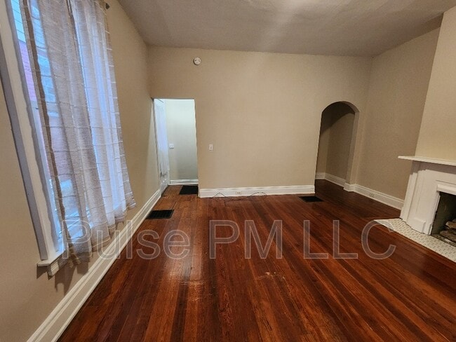 Building Photo - 1539 St Clair St