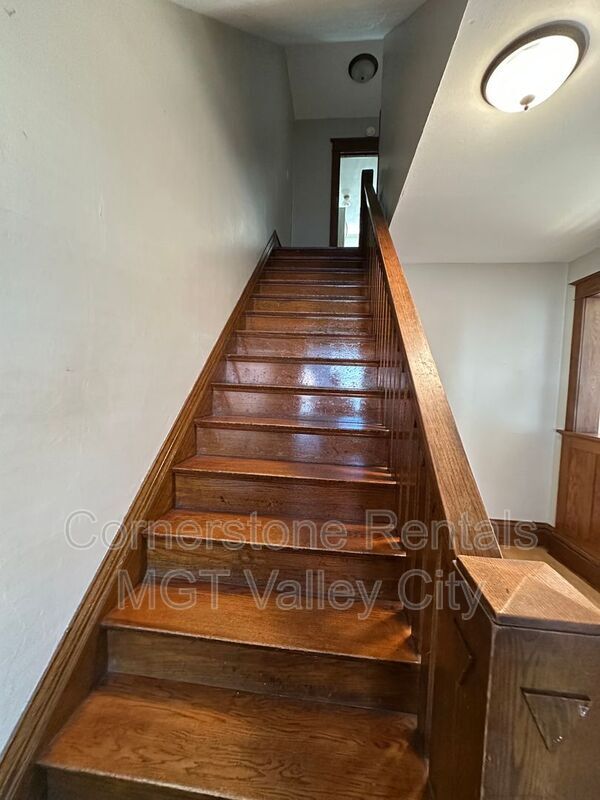 Building Photo - 141 6th St NW