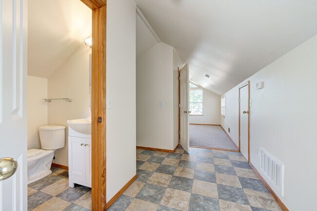Building Photo - 639 S Pickard Ave