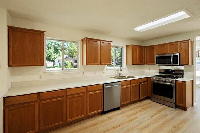 Building Photo - 1201 Marigold Way