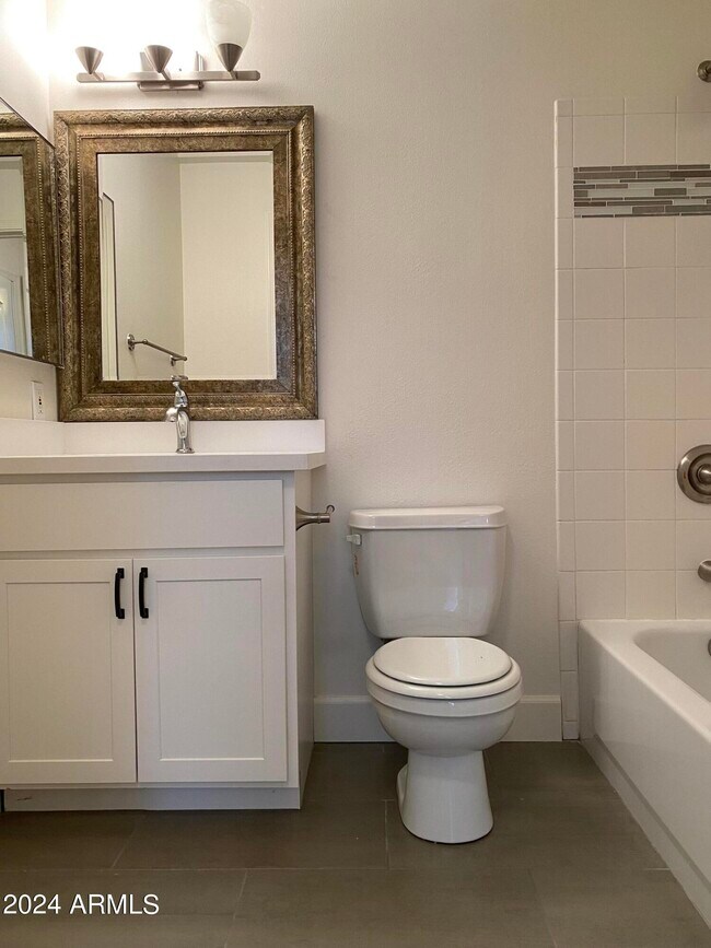 Building Photo - 1701 E Colter St