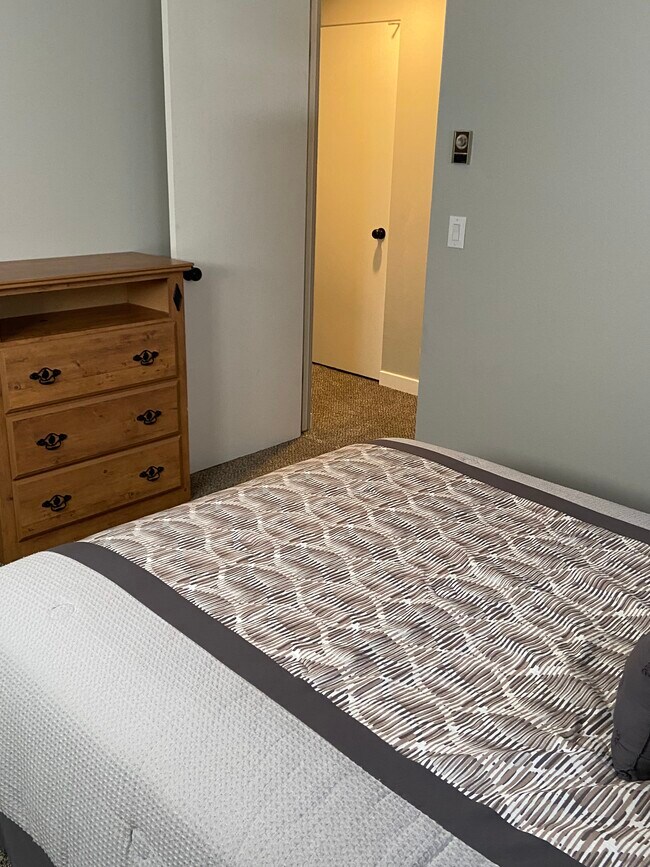 Building Photo - 1615 4th St