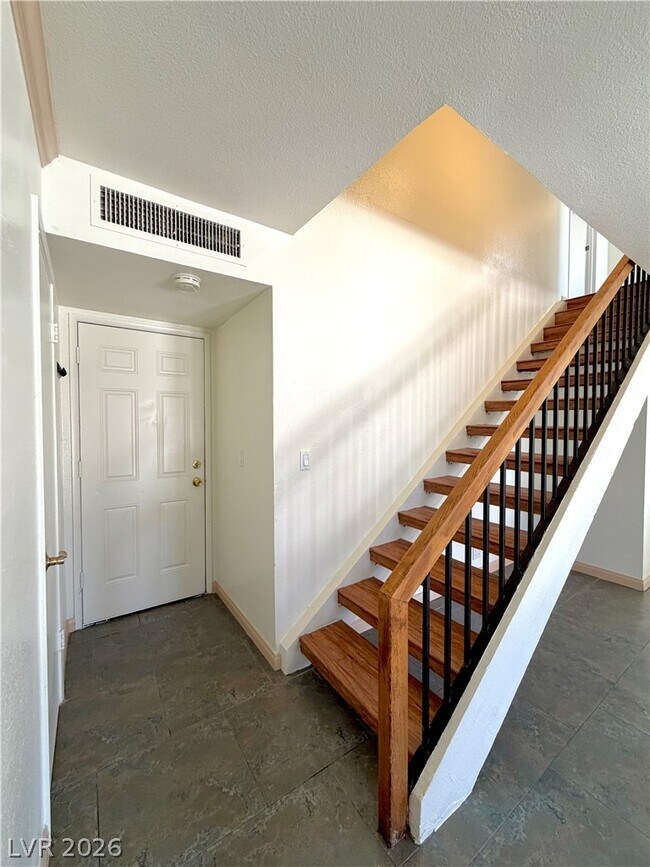 Building Photo - 6969 Mountain Moss Dr