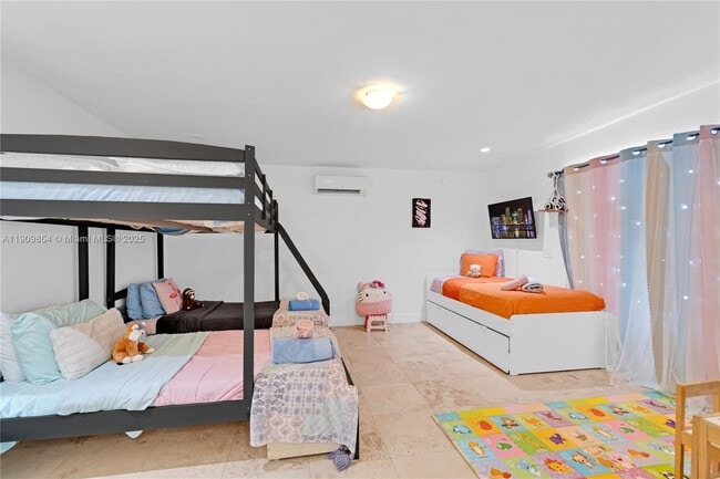 Building Photo - 3338 Taft St