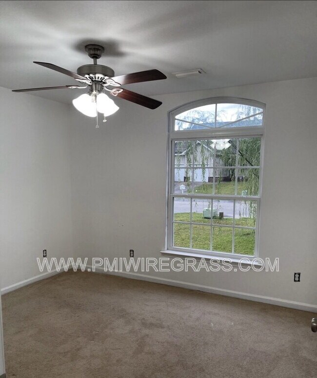 Building Photo - 112 Scarlet oaks Ct