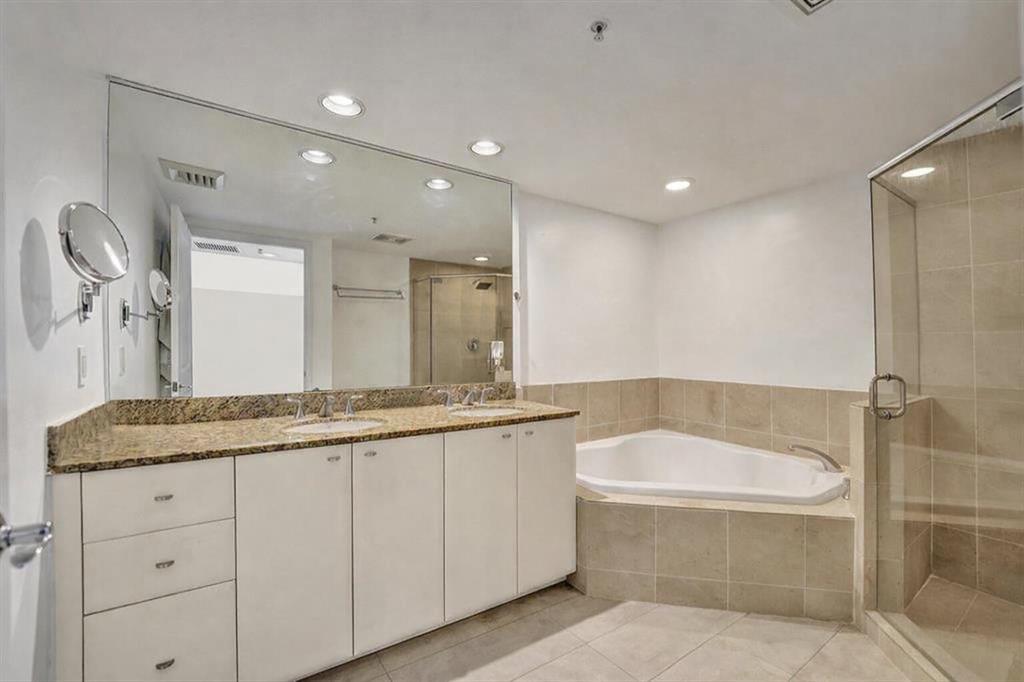 Building Photo - 610 W Las Olas Blvd