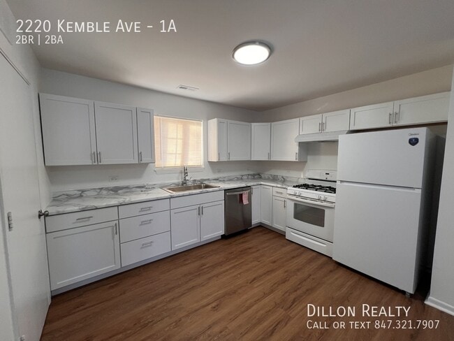 Building Photo - 2220 Kemble Ave