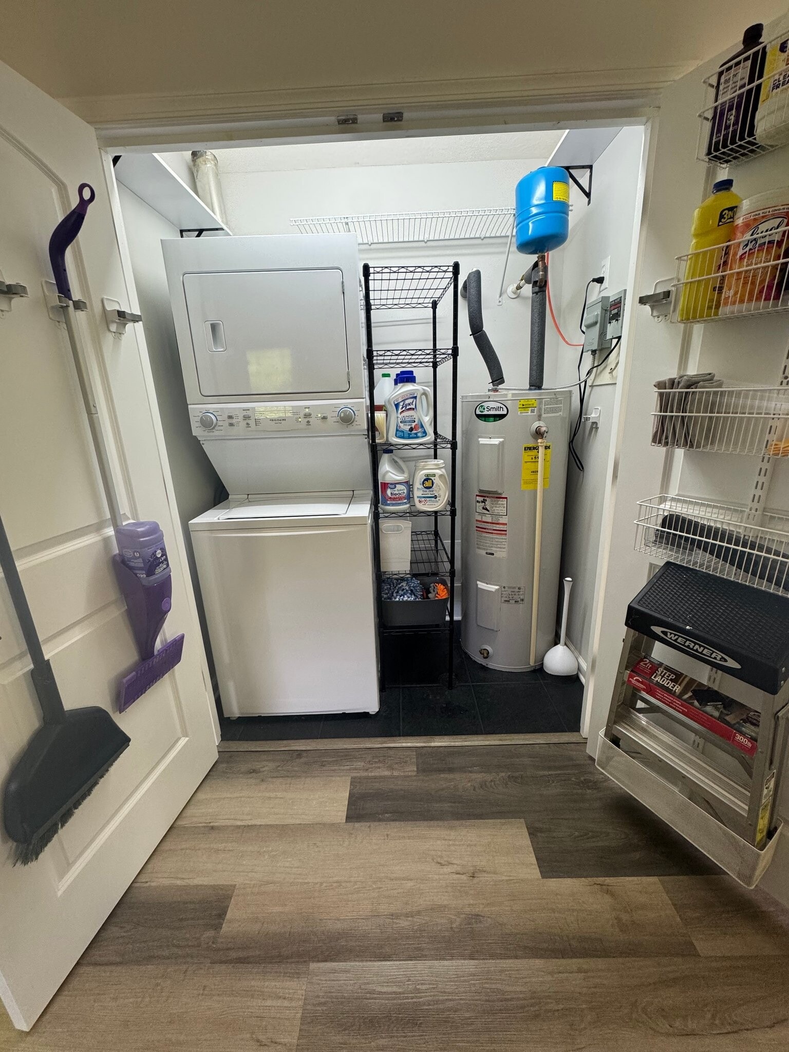 Building Photo - 4647 Ferncliff Dr