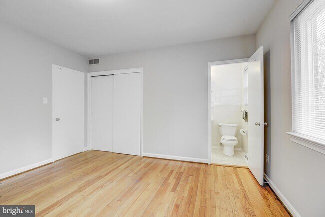 Building Photo - 5107 Bradley Blvd