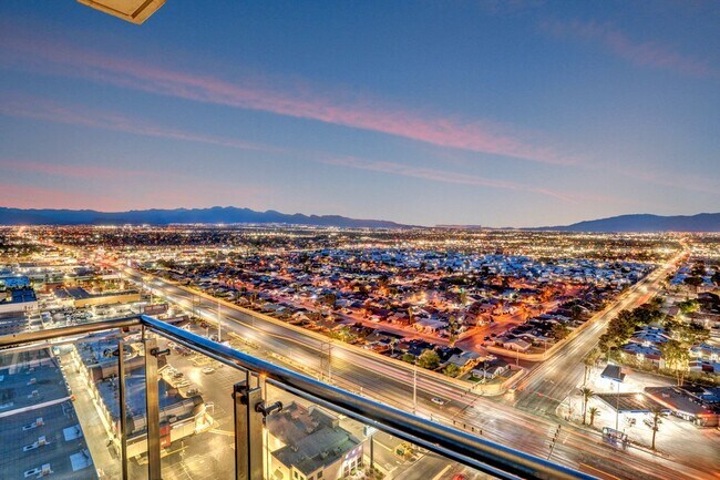 Building Photo - 4381 W Flamingo Rd