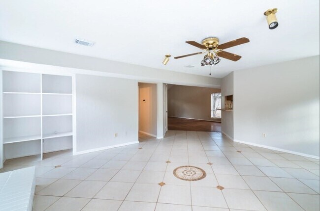 Building Photo - 16007 Sierra Vista Dr