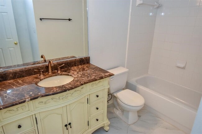 Building Photo - 16122 Speyburn Ct