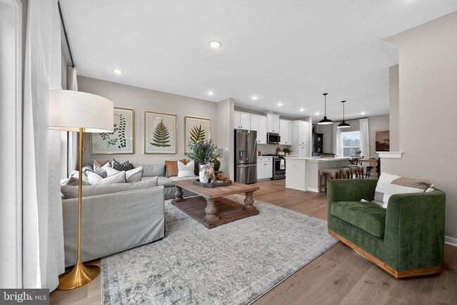 Building Photo - 44 Basswood St