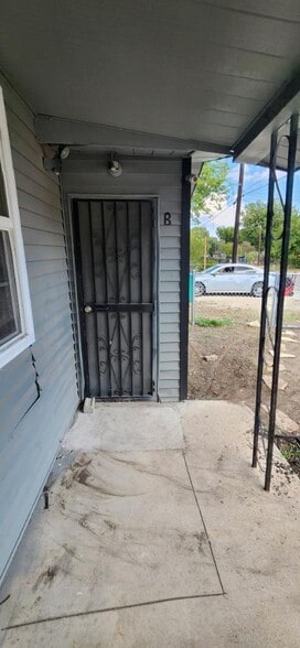 Building Photo - 971 Chalmers Ave