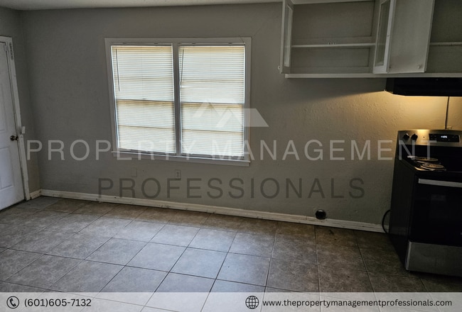 Building Photo - 1324 Marydale Dr