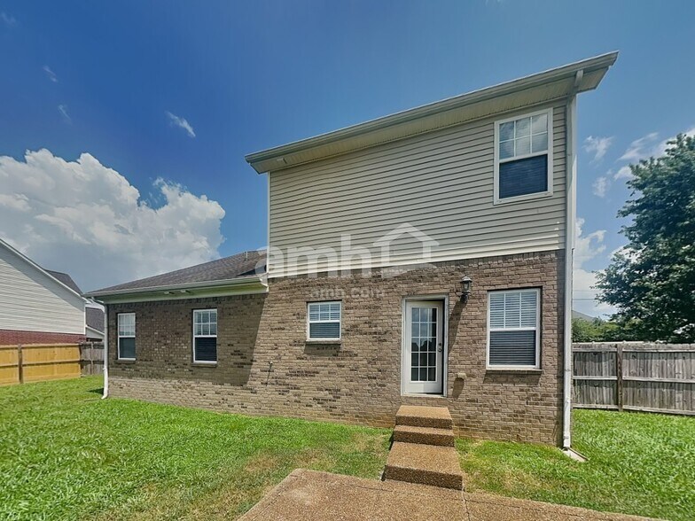Building Photo - 1131 Longwood Dr