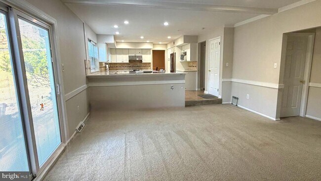 Building Photo - 639 Heather Ln