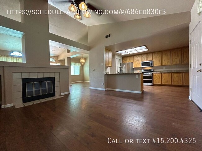 Building Photo - 637 Laurelwood Cir