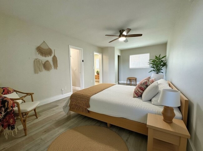 Building Photo - AVAILABLE NOW! LARGE STUDIO APARTMENT IN LA JOLLA!