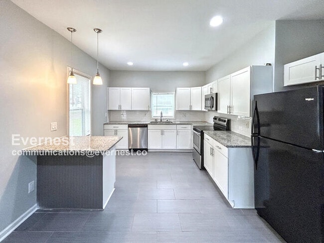 Building Photo - 1152 Wedgewood Dr NW