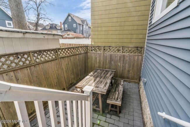 Building Photo - 1208 Bond St