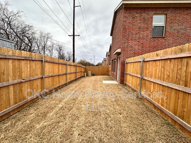 Building Photo - 2318 Wolford Ct