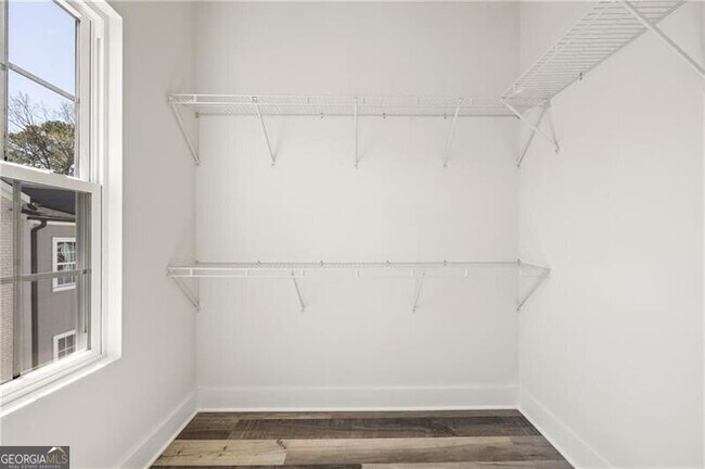 Building Photo - 3165 Dogwood Dr