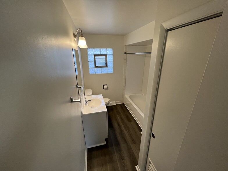Bathroom - 623 Vincent Rd