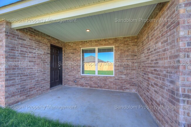 Building Photo - For Lease | New Construction - Broken Arro...