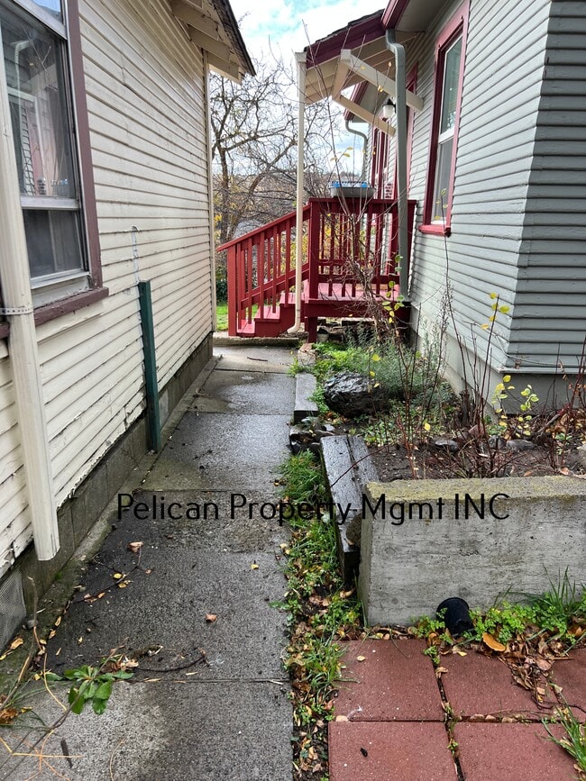 Building Photo - 327 Jefferson St