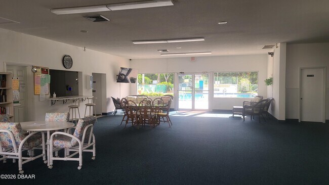 Building Photo - 840 Center Ave