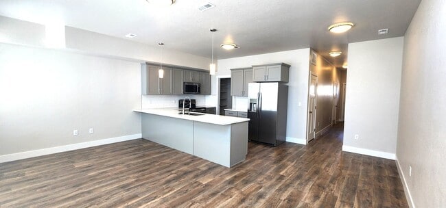 Building Photo - Brand new Townhomes