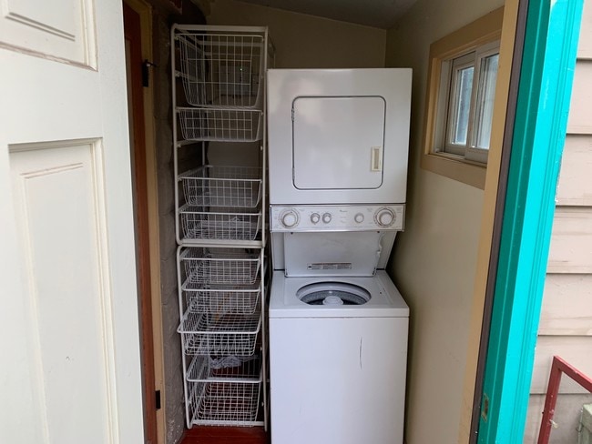 Laundry - 307 6th Ave