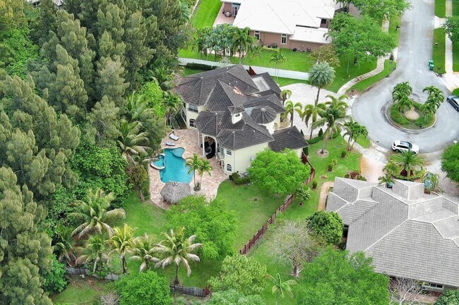 Building Photo - 6301 SW 58th Ct