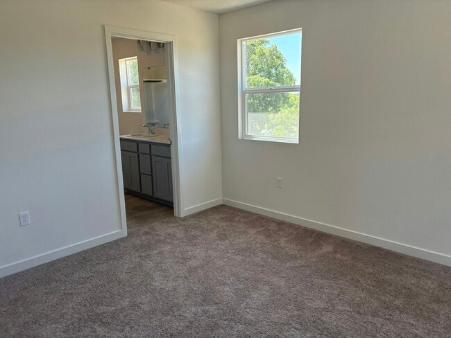 Building Photo - 7811 Silver Pond Wy