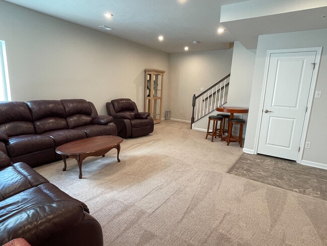 Building Photo - 148 Moyer Hill Dr